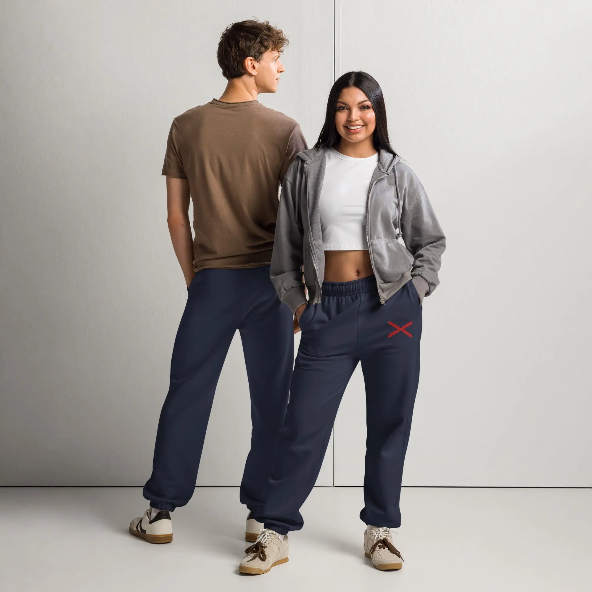 Comprar Pantalones de deporte gruesos Cruz de Borgoña bordada Bandera España La Flamenca de Borgoña Patricia Muñoz VOX